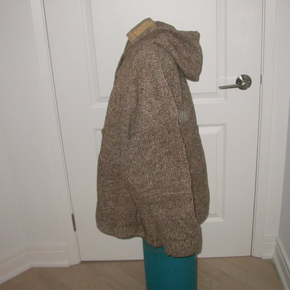 Chunky 100% Wool Hoodie - Picture 4 of 7